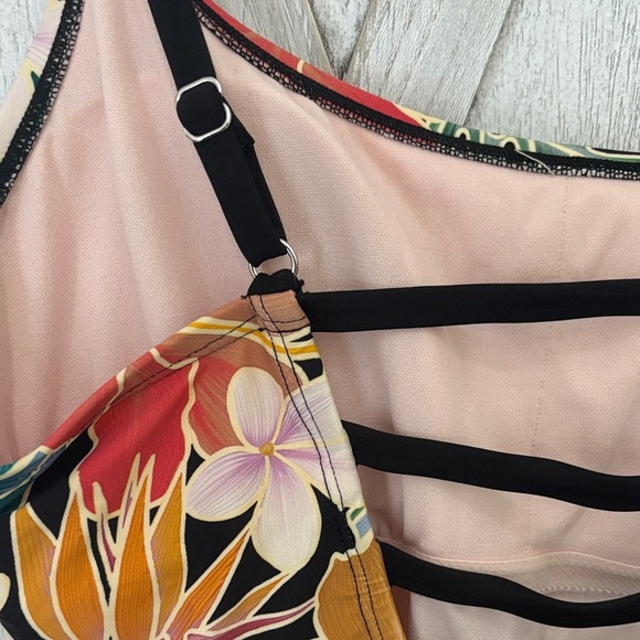 Women’s One Piece Swimsuit - Picture 3 of 3